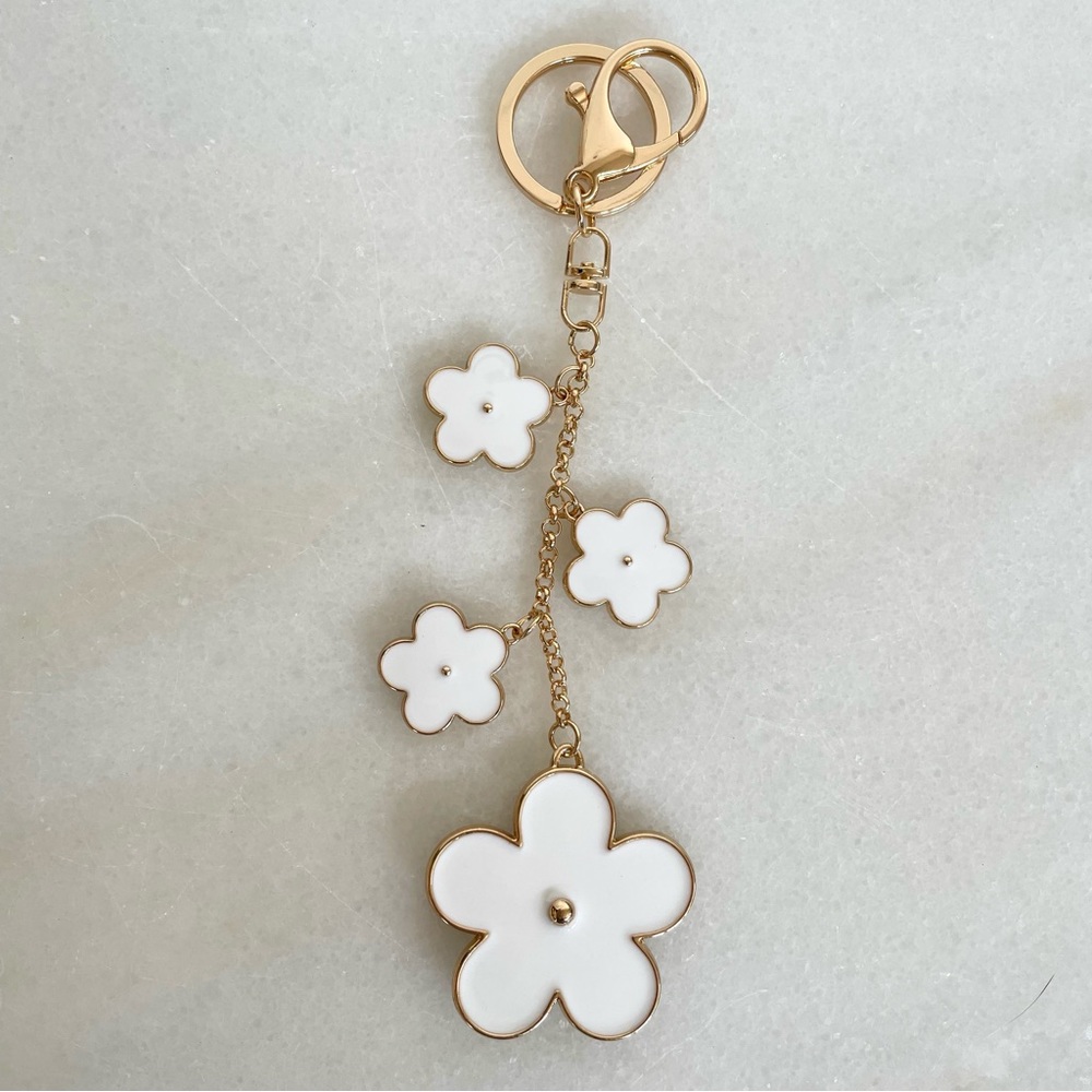 White Flower Bag Charm | Flower Key Chain